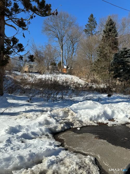 27 Valley Place N, New Haven, CT, 06515 | Card Image