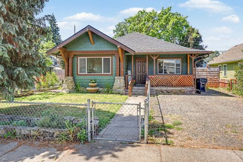 516 S Grape St, Medford, OR, 97501-3624 | Card Image