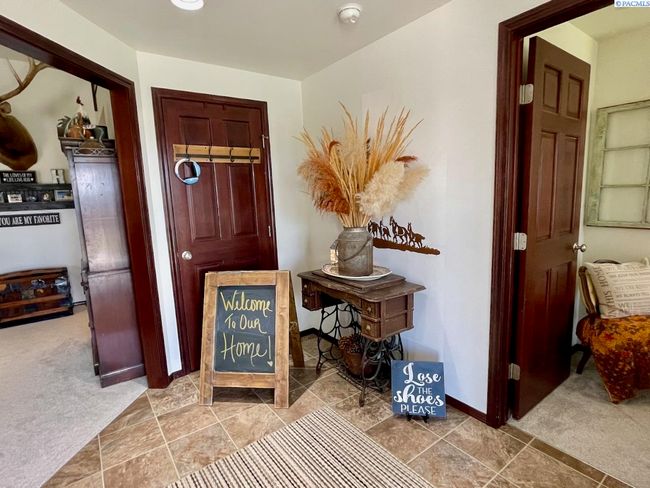 223108 E Perkins Rd, Home with 4 bedrooms, 4 bathrooms and null parking in Kennewick WA | Image 6