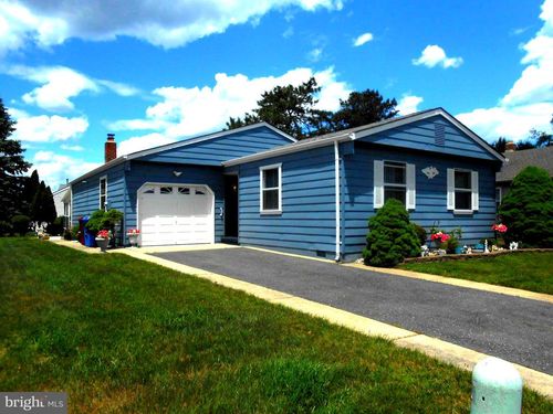 46 Woodstock Dr, Toms River, NJ, 08757-6525 | Card Image