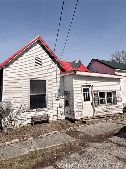 204 E Mulberry St, Westport, IN, 47283-9516 | Card Image