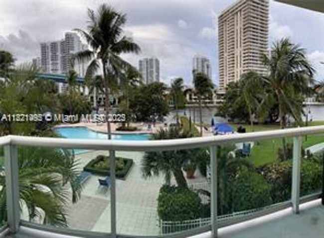 APT-207 - 19390 Collins Ave, Condo with 2 bedrooms, 2 bathrooms and null parking in Sunny Isles Beach FL | Image 6
