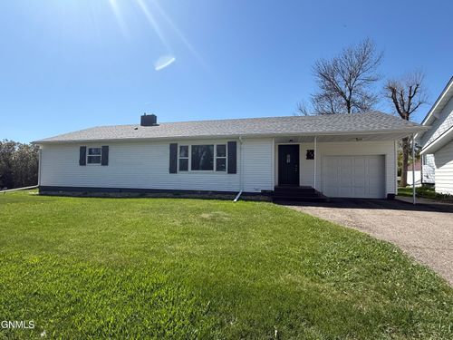 804 S 2nd St, Strasburg, ND, 58573-7322 | Card Image