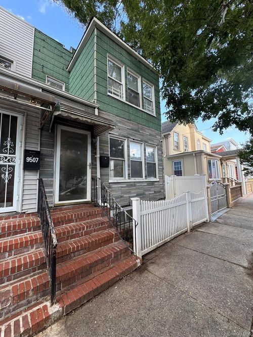 95 88th St, Ozone Park, NY, 11416 | Card Image