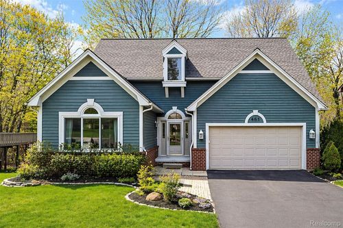 461 Alexander Dr, Commerce Twp, MI, 48390-2917 | Card Image