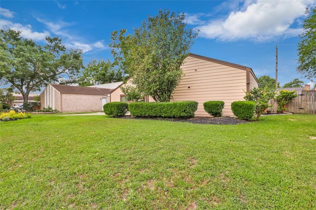 Front of home | Image 17