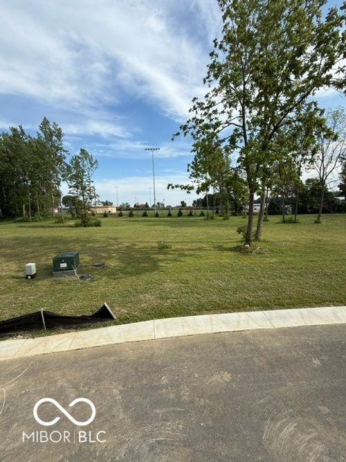 4860 Lakeview Dr, Greenwood, IN, 46143-9383 | Card Image