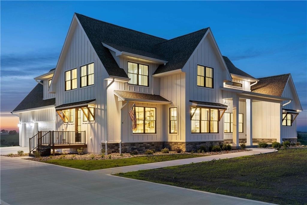 114th Ct, Winterset, IA 50273