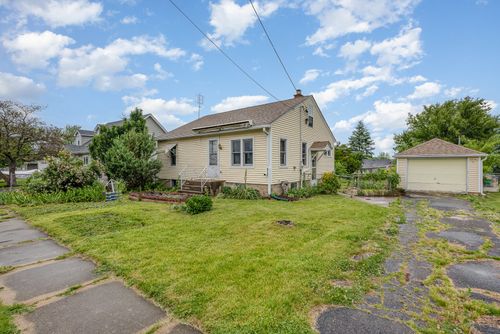 424 Robinson St, Earlville, IL, 60518-8162 | Card Image