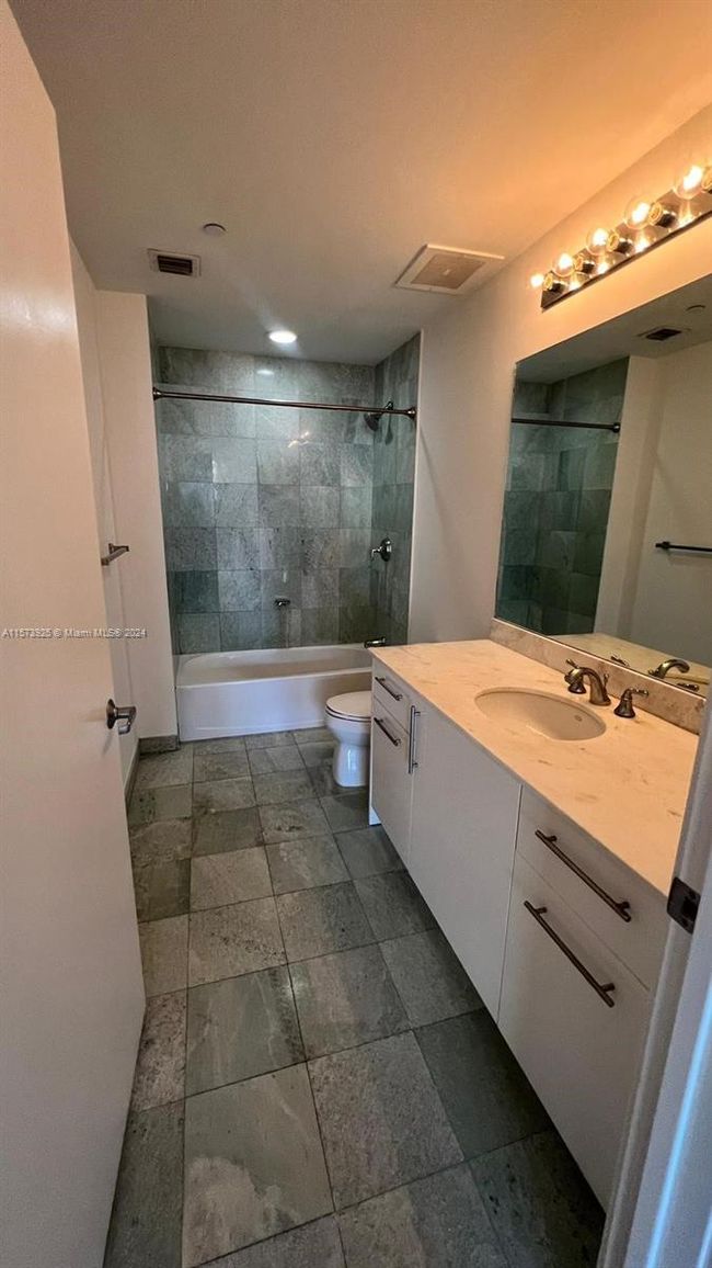 APT-618 - 1050 Brickell Ave, Condo with 1 bedrooms, 2 bathrooms and null parking in Miami FL | Image 8
