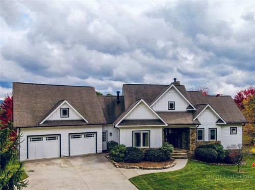 137 Northridge Dr, Newland, NC, 28657-7432 | Card Image