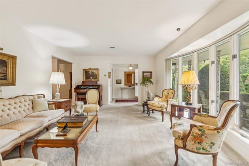 75 Mimosa Dr, Roslyn, NY, 11576-2215 | Card Image