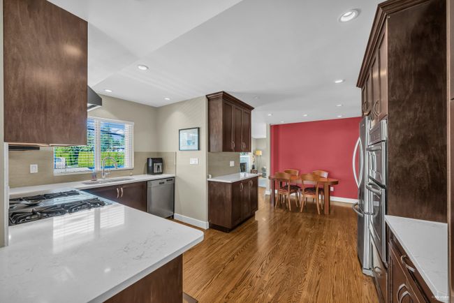 5584 Gilpin Street, House other with 6 bedrooms, 3 bathrooms and 4 parking in Burnaby BC | Image 5