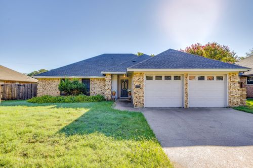 6015 Kenilworth Drive, Arlington, TX, 76001 | Card Image