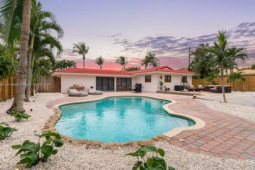 5250 Ne 15th Ave, Fort Lauderdale, FL, 33334-5802 | Card Image