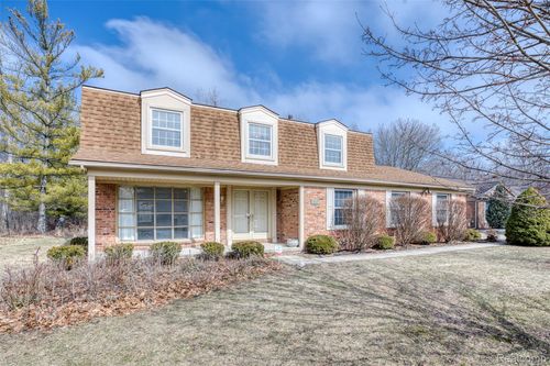 33120 Oak Hollow St, Farmington Hills, MI, 48334-1964 | Card Image