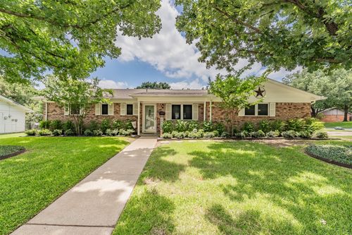 553 Nw Janie Ln, Burleson, TX, 76028-3829 | Card Image