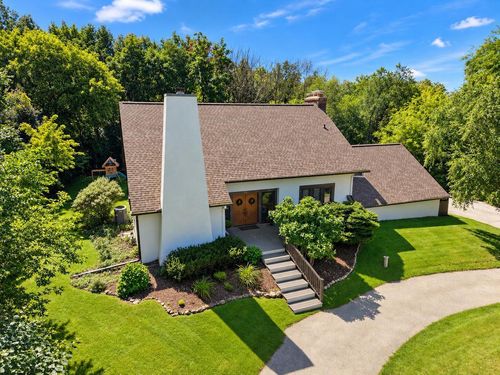 N63W29813 Woodfield Ct, Hartland, WI, 53029-9212 | Card Image