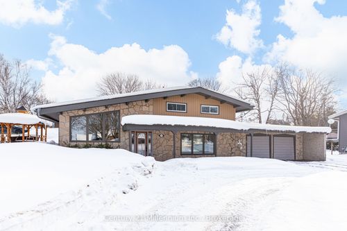 537 George St, Wiarton, ON, N0H2T0 | Card Image