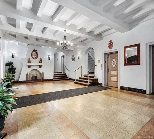 6e-37-21 80th Street, New York, NY, 11372 | Card Image