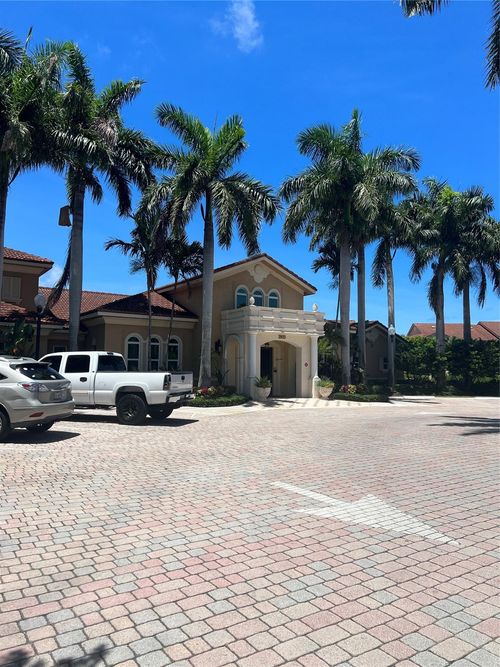 903-903 Villa Cir, Boynton Beach, FL, 33435-8921 | Card Image