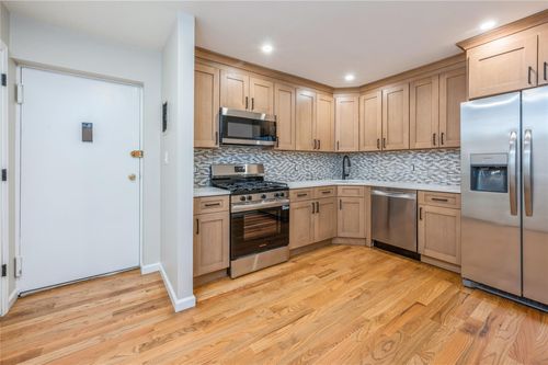 255 Country Club Ln, Pomona, NY, 10970-2512 | Card Image