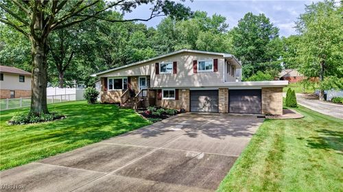 2463 Nw Renner Drive Nw, Dover, OH, 44622 | Card Image