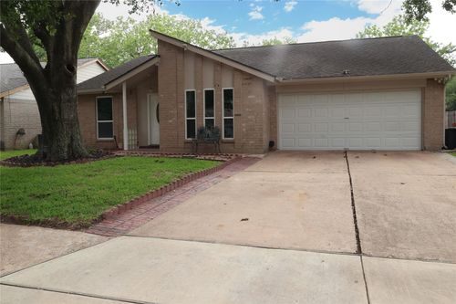 7611 Woodland West Dr, Houston, TX, 77040-2609 | Card Image