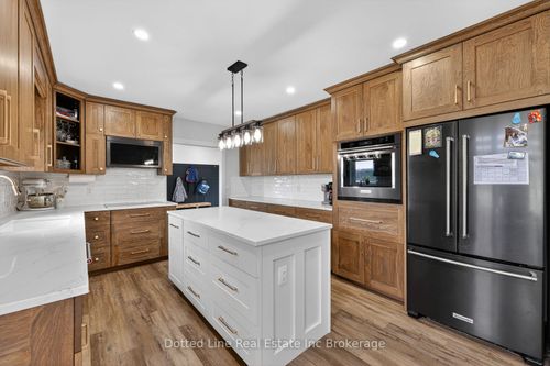 573 Norfolk County Road 28, Langton, ON, N0E1G0 | Card Image