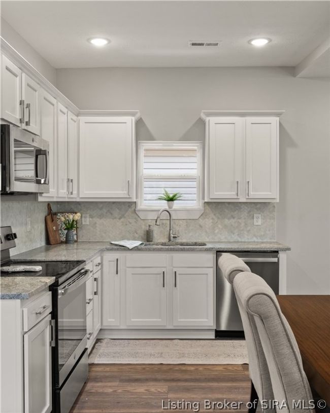 237 Graham St, Home with 3 bedrooms, 2 bathrooms and null parking in Jeffersonville IN | Image 13