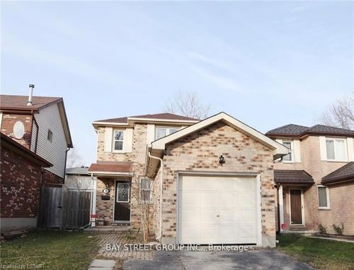 135 Walmer Gdns, London, ON, N6G4H2 | Card Image