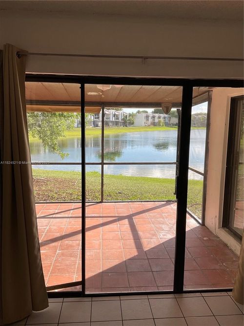 apt-104-510 W Park Dr, Miami, FL, 33172-5307 | Card Image