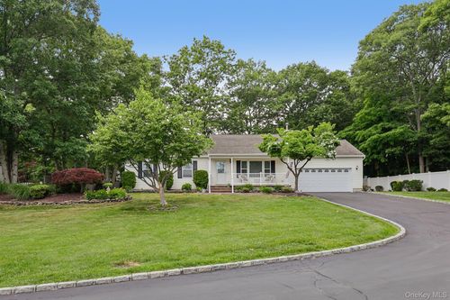 42 Apex Dr, Coram, NY, 11727-1417 | Card Image