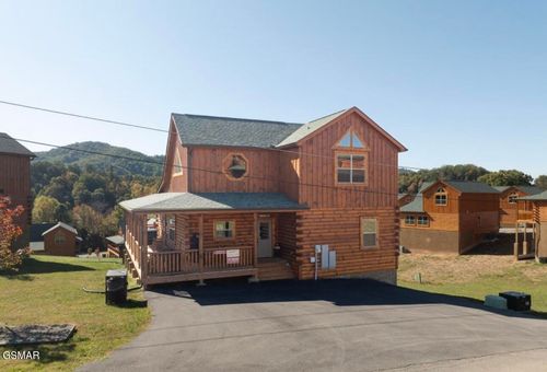 3730 Heritage Hills Dr, Pigeon Forge, TN, 37863-3825 | Card Image
