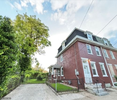438 Lawrence St, Burlington City, NJ, 08016-1620 | Card Image
