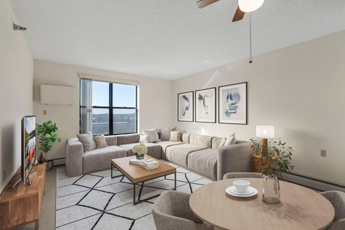 600-7600 Golden Valley Rd, Golden Valley, MN, 55427-4560 | Card Image