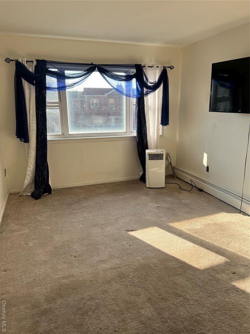 1461 E 233rd St, Bronx, NY, 10466-3338 | Card Image