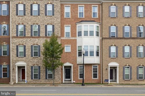 9591 Center St, MANASSAS, VA, 20110-5566 | Card Image