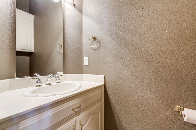 Half bathroom | Image 27