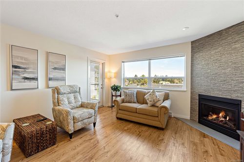 211-1633 Dufferin Cres, Nanaimo, BC, V9S5T4 | Card Image