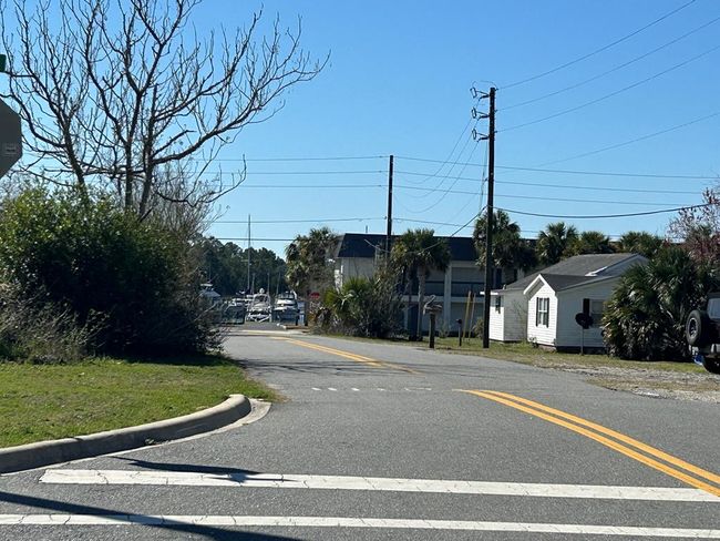 302 Nw 9th St, House other with 2 bedrooms, 1 bathrooms and 4 parking in Carrabelle FL | Image 37