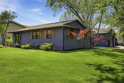 6401 Hickory Boulevard Se, Cedar Rapids, IA, 52403 | Card Image