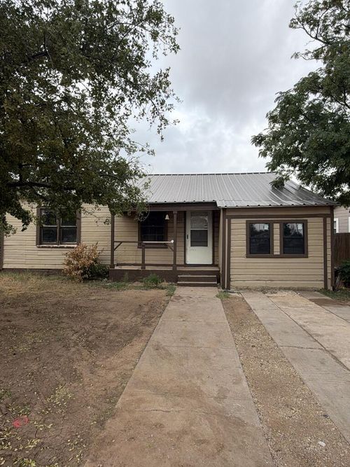 806 Settles St, Big Spring, TX, 79720-3713 | Card Image