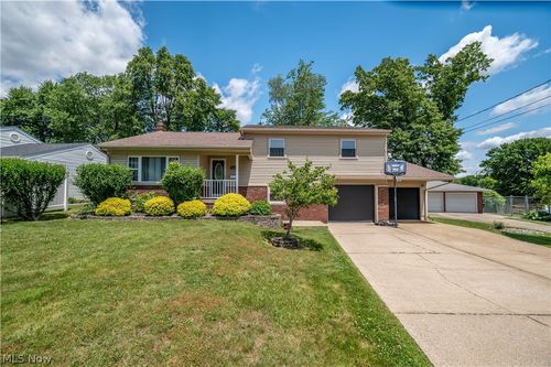 2922 Eldora Dr, Youngstown, OH, 44511-1248 | Card Image
