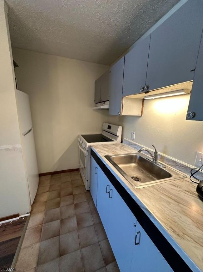 B - 390 Shore Dr, Townhouse with 1 bedrooms, 1 bathrooms and null parking in Montague NJ | Image 4