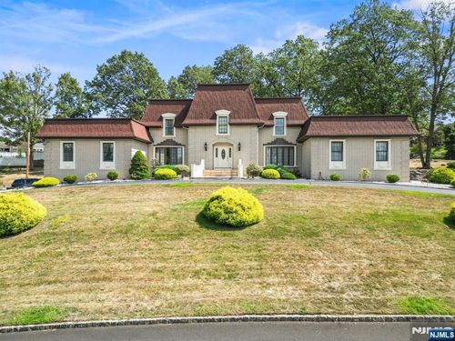28 Battle Ridge Trl, Totowa, NJ, 07512-1622 | Card Image