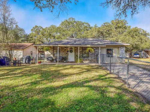 504 Hickory St, Smithville, TX, 78957-3056 | Card Image