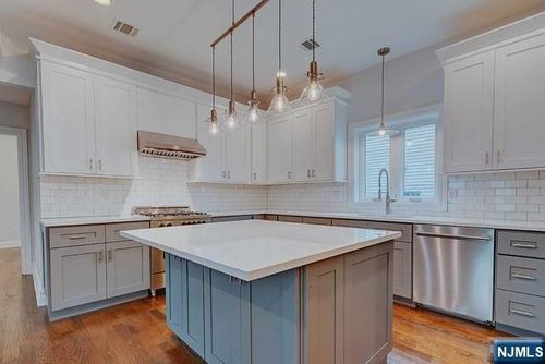 38 Forest St, Montclair, NJ, 07042-3501 | Card Image