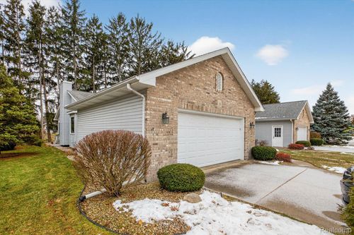 18 Thornapple Ct, Saginaw, MI, 48603-4802 | Card Image