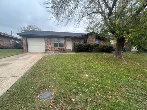1105 Saturn Dr, Cedar Hill, TX, 75104-3215 | Card Image